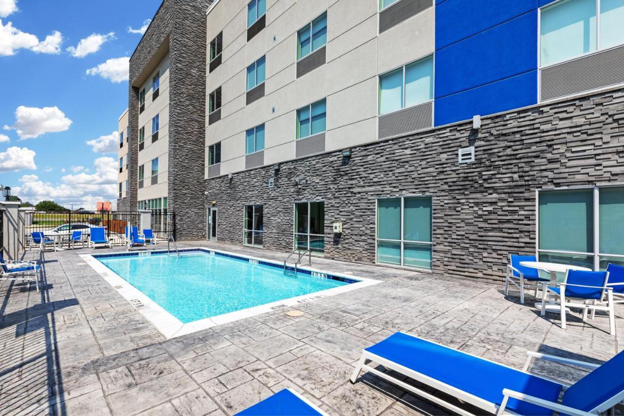 Holiday Inn Express & Suites - Denton - Sanger, An Ihg Hotel Eksteriør bilde