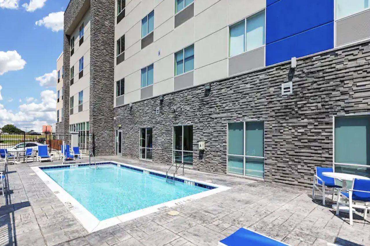 Holiday Inn Express & Suites - Denton - Sanger, An Ihg Hotel Eksteriør bilde