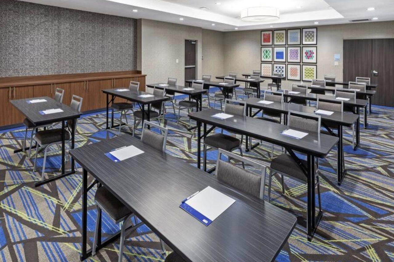 Holiday Inn Express & Suites - Denton - Sanger, An Ihg Hotel Eksteriør bilde